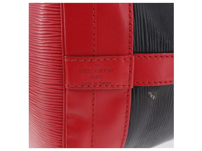 Borsa a tracolla LOUIS VUITTON Epi Noe Nero Rosso M44017 LV Auth BA14890A - vista 17