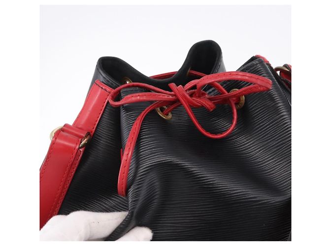Borsa a tracolla LOUIS VUITTON Epi Noe Nero Rosso M44017 LV Auth BA14890A - vista 18