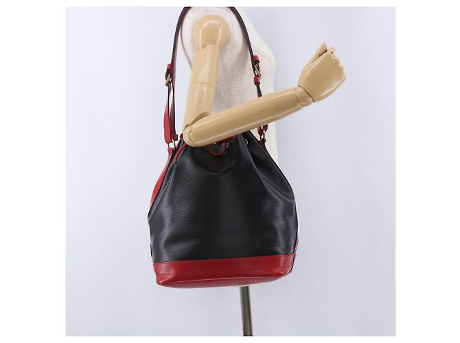 Borsa a tracolla LOUIS VUITTON Epi Noe Nero Rosso M44017 LV Auth BA14890A - vista 21