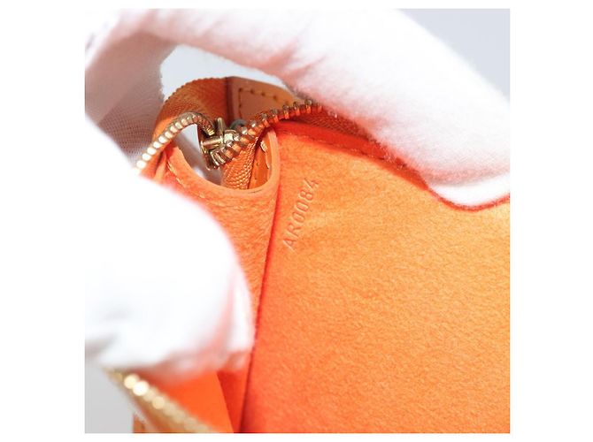 LOUIS VUITTON Epi Pochette Accessoires Orange Mandarin M5294H LV Auth 197554A - vista 12