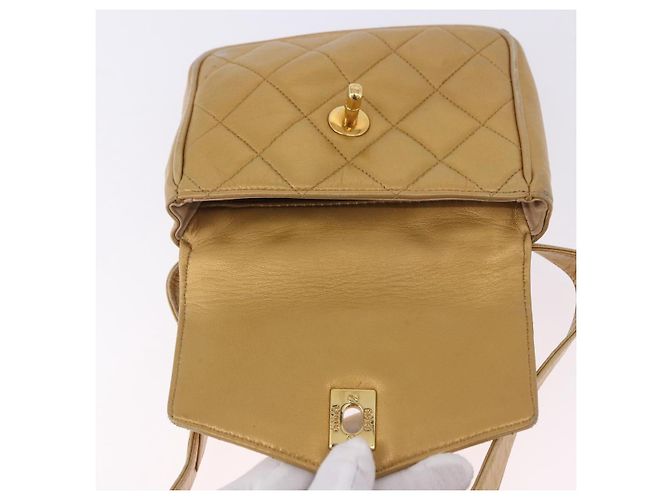 Borsa vita CHANEL Matelasse in pelle d'agnello Gold CC Auth 198737 D'oro - vista 18