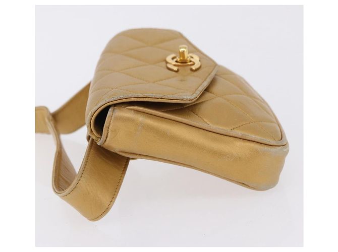 Borsa vita CHANEL Matelasse in pelle d'agnello Gold CC Auth 198737 D'oro - vista 4