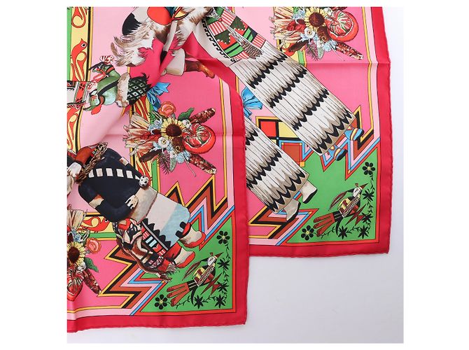Hermès Carré 90 "Kachinas" Seidentuch in Rosa Pink - Ansicht 2