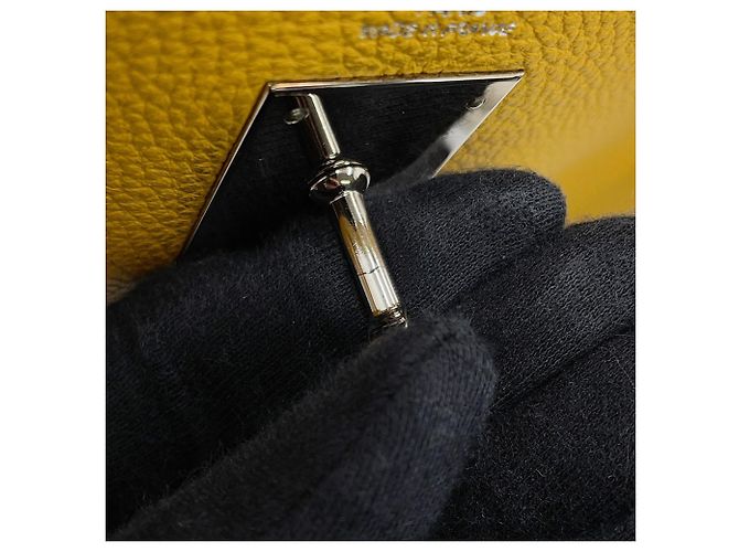 Hermès Borsa Hermes Kelly 28 in pelle Togo Jaune Ambre Giallo - vista 13