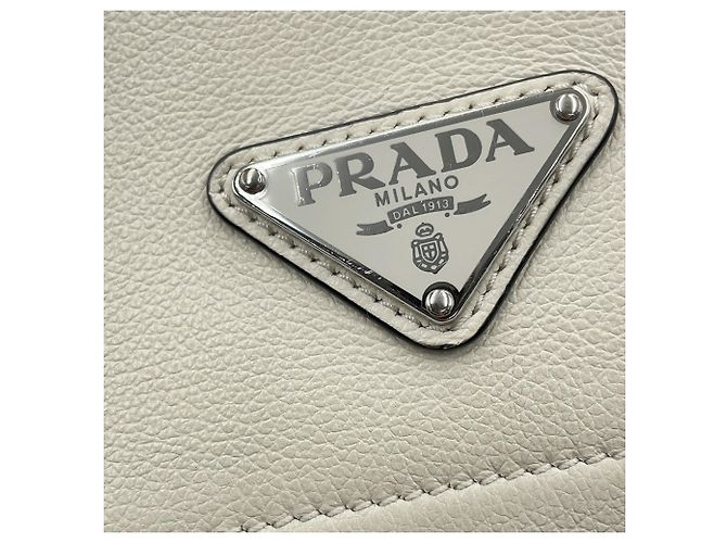 Borsa a tracolla Prada Grace in vitello con triangolo Bianco - vista 10