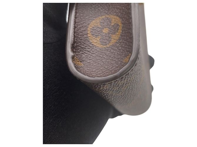 Custodia per telefono con catena Monogram Louis Vuitton Marrone - vista 6