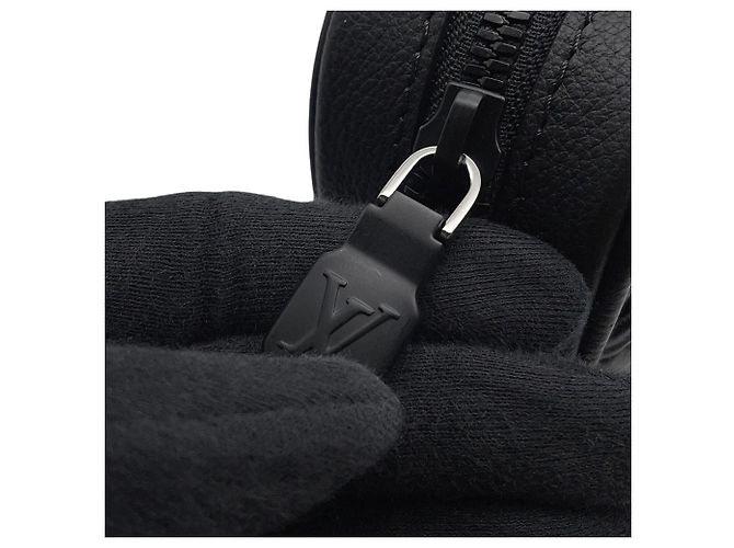 Borsa a tracolla Louis Vuitton Monogram Shadow Trio Nero - vista 6