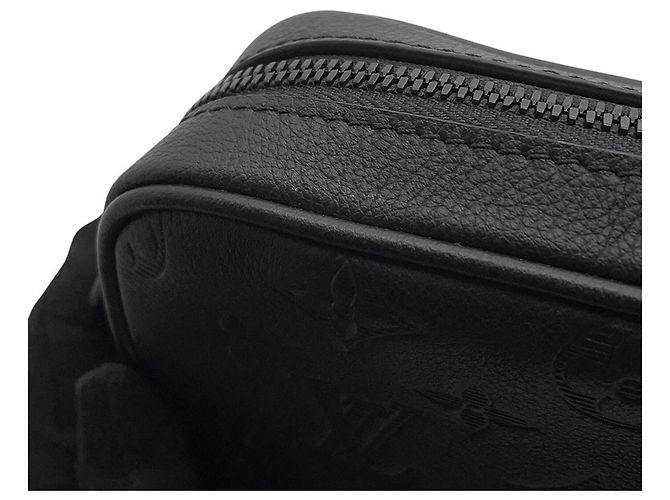 Borsa a tracolla Louis Vuitton Monogram Shadow Trio Nero - vista 8