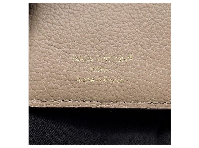 Cartera bi-fold Louis Vuitton en Monogram Empreinte Gris Crudo - vista 11