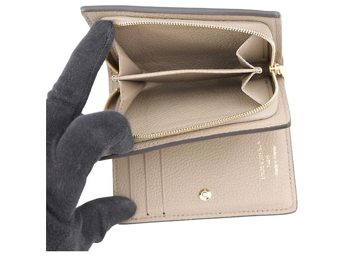 Cartera bi-fold Louis Vuitton en Monogram Empreinte Gris Crudo - vista 6
