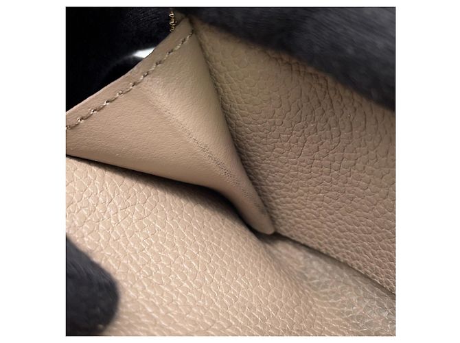 Cartera bi-fold Louis Vuitton en Monogram Empreinte Gris Crudo - vista 7