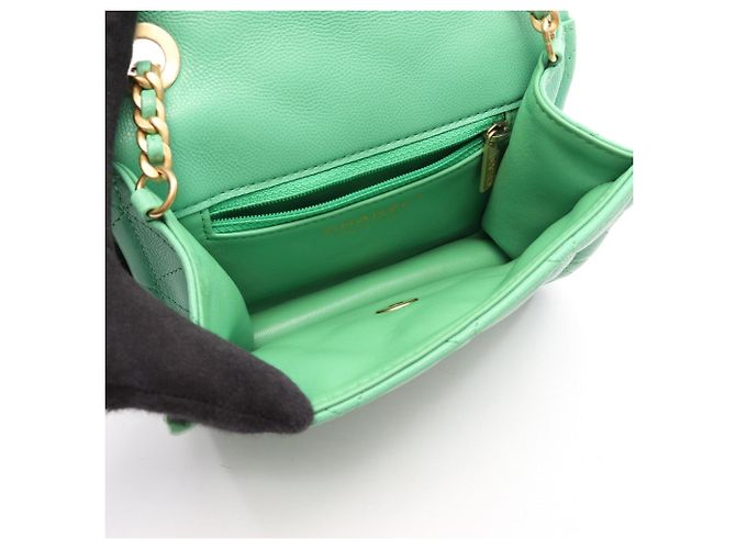 Borsa a tracolla piccola Chanel Matelassé verde - vista 3