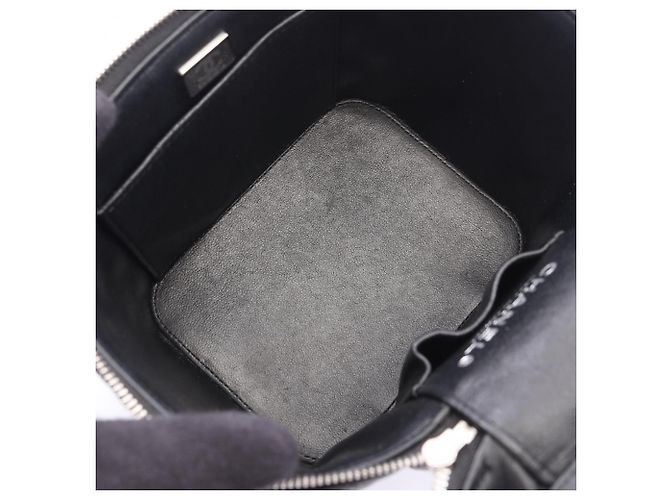 Borsa a tracolla Chanel Matelassé in pelle caviar Nero - vista 11