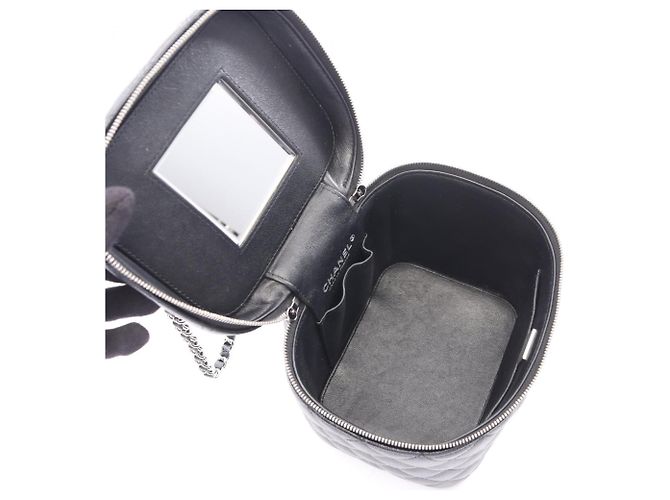 Borsa a tracolla Chanel Matelassé in pelle caviar Nero - vista 3
