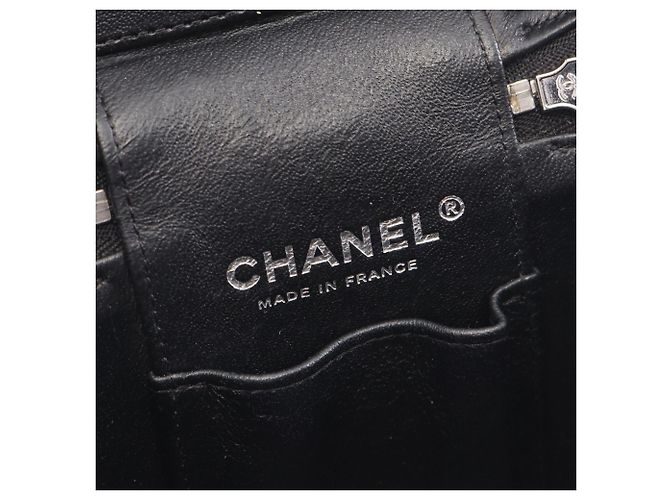 Borsa a tracolla Chanel Matelassé in pelle caviar Nero - vista 4