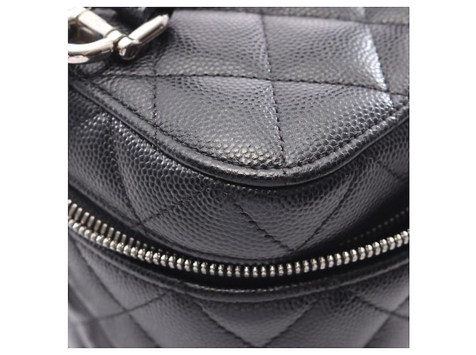 Borsa a tracolla Chanel Matelassé in pelle caviar Nero - vista 8