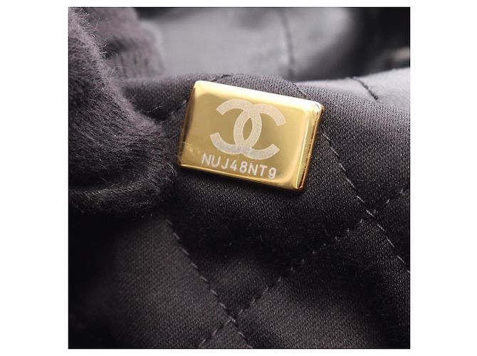 Timeless Borsa a spalla Chanel Matelassé 22 Large Nero - vista 5