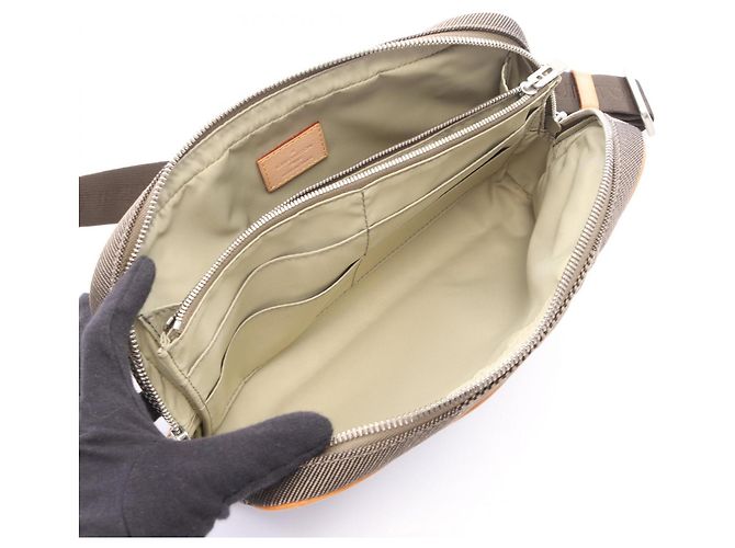 Borsa a vita Louis Vuitton Acrobat Cachi - vista 3