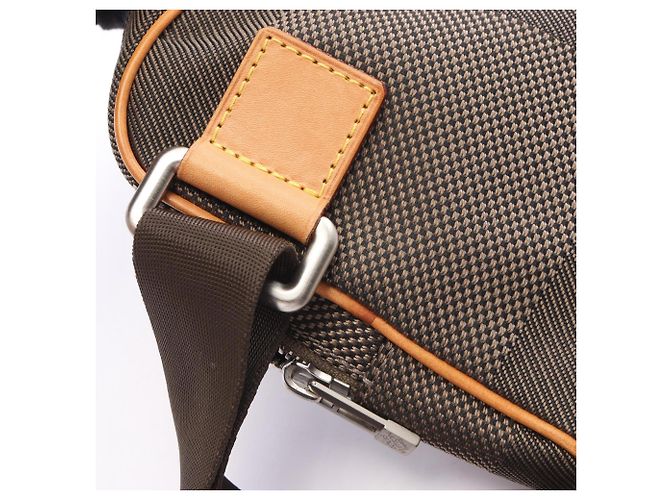 Borsa a vita Louis Vuitton Acrobat Cachi - vista 7