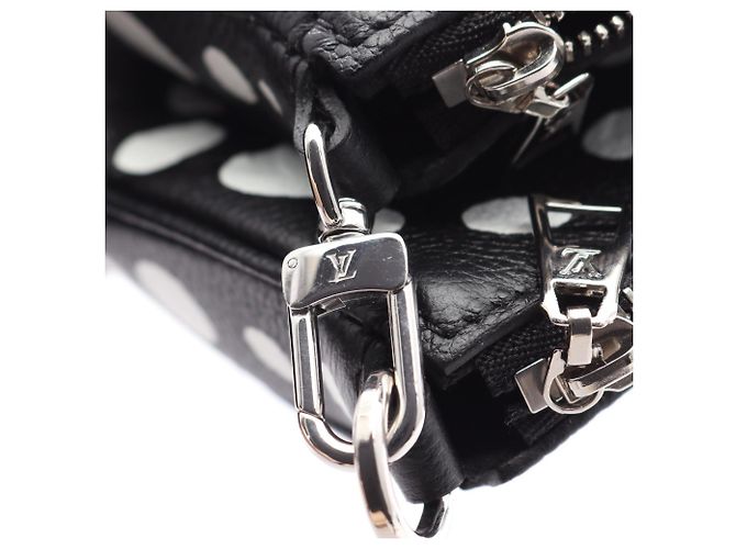 Louis Vuitton LV x YK Multi Pochette Accessoires Nero Bianco - vista 7
