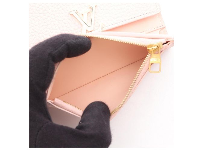 Louis Vuitton Portefeuille Capucines Compact Wallet Rosa - vista 4