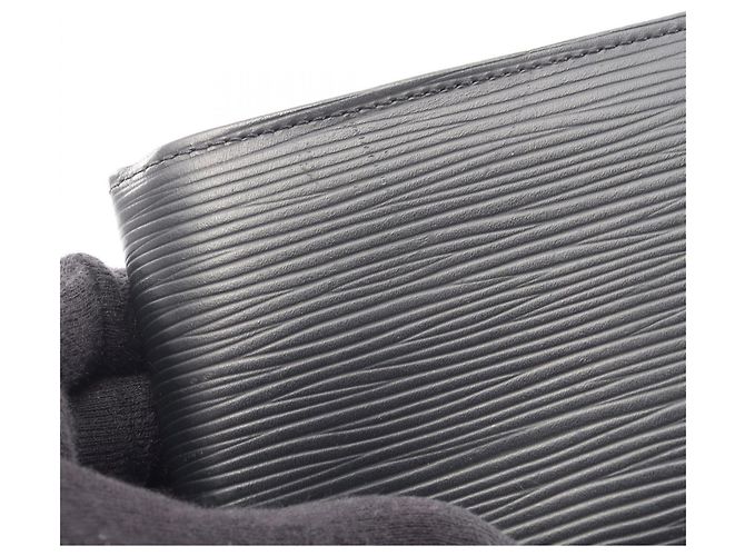 Louis Vuitton Epi Noir Bi-fold Wallet Black - view 9