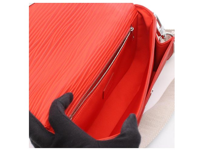 Borsa Louis Vuitton Monceau Distorted Epi XL Rouge Vermilion Rosso - vista 3