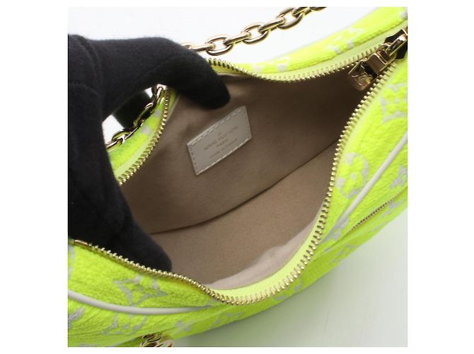 Borsa a tracolla Louis Vuitton Loop Monogram Jacquard Velvet LV Match Bianco Giallo - vista 3
