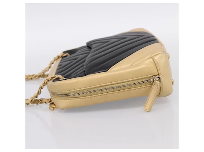 Chanel Camera Chevron Lambskin Medium Beige - vista 3