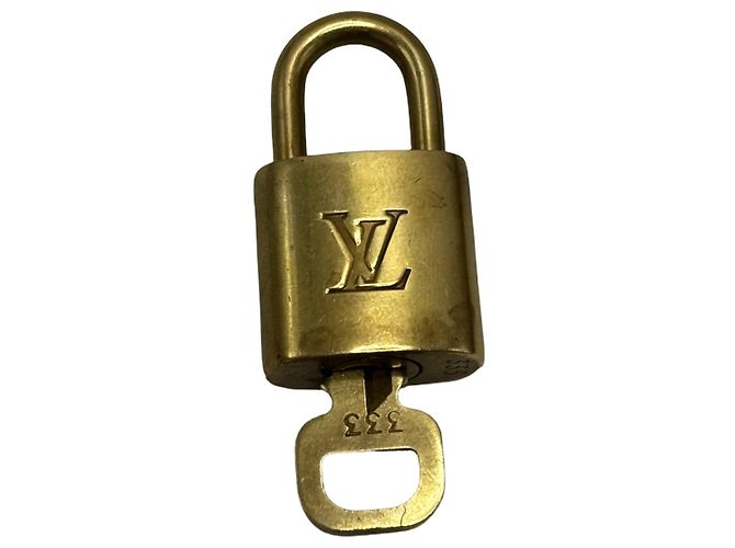 Louis Vuitton Padlock and Key Logo Metal medium D'oro - vista 2