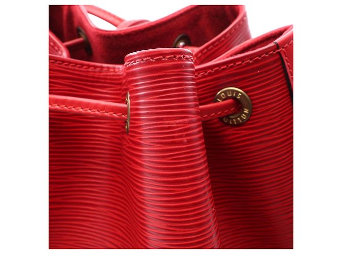 Bolso de hombro Louis Vuitton Noe Roja - vista 12