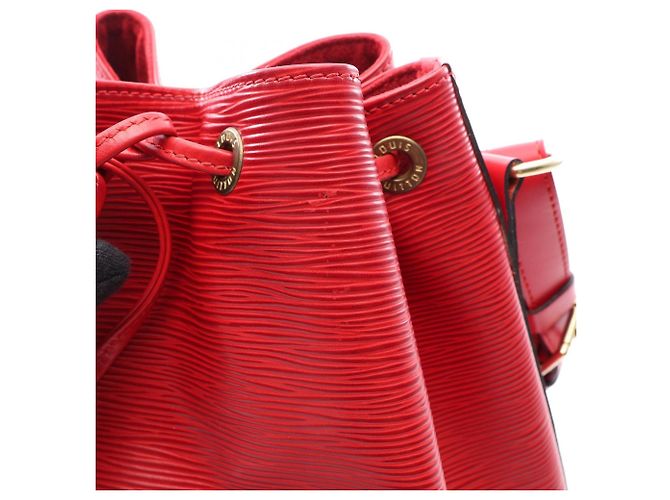 Bolso de hombro Louis Vuitton Noe Roja - vista 13