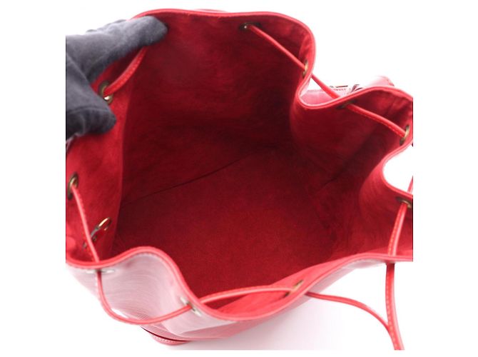 Bolso de hombro Louis Vuitton Noe Roja - vista 3