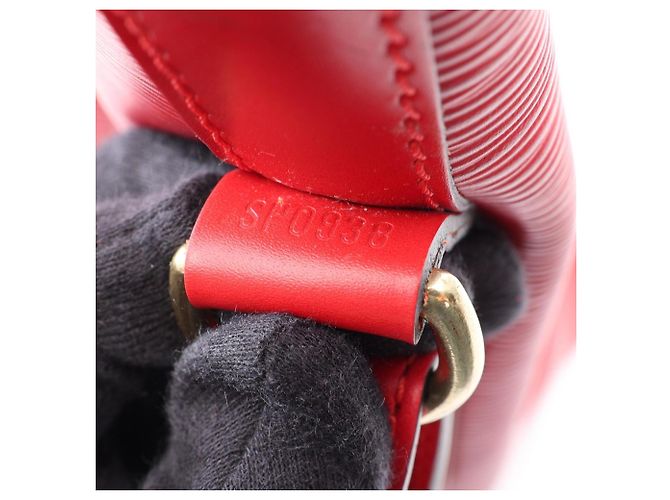 Bolso de hombro Louis Vuitton Noe Roja - vista 5