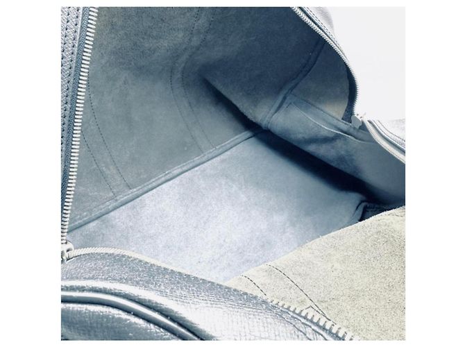 Borsa da viaggio Louis Vuitton Kendall PM in pelle Taiga Nero Ardesia - vista 14