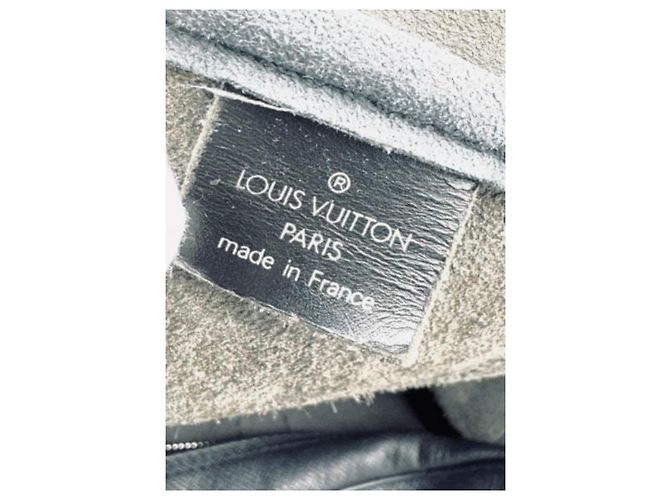 Borsa da viaggio Louis Vuitton Kendall PM in pelle Taiga Nero Ardesia - vista 2