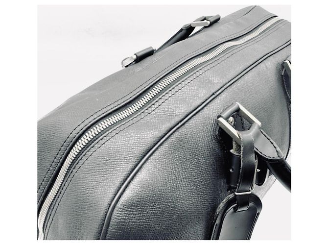 Borsa da viaggio Louis Vuitton Kendall PM in pelle Taiga Nero Ardesia - vista 7