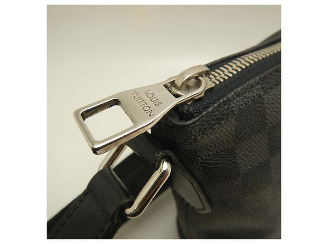 Borsa a tracolla Louis Vuitton Damier Graphite Mick PM Nero - vista 11
