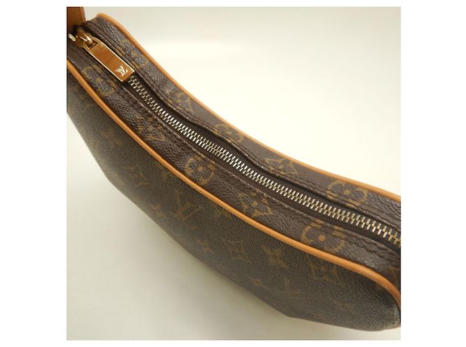 Borsa a tracolla Louis Vuitton Monogram Pochette Croissant PM Marrone Monogramma - vista 10
