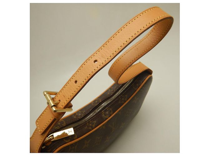 Borsa a tracolla Louis Vuitton Monogram Pochette Croissant PM Marrone Monogramma - vista 4