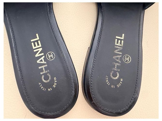 Mules Chanel matelassé in pelle nera Nero - vista 4