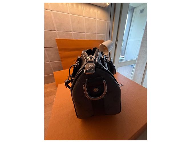 Louis Vuitton Keepall Bandoulière 25 Monogram Eclipse Reverse M46271 Nero Grigio - vista 10