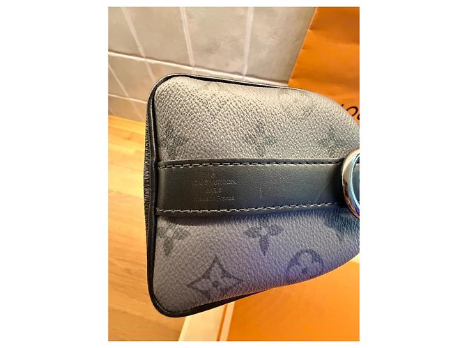Louis Vuitton Keepall Bandoulière 25 Monogram Eclipse Reverse M46271 Nero Grigio - vista 11