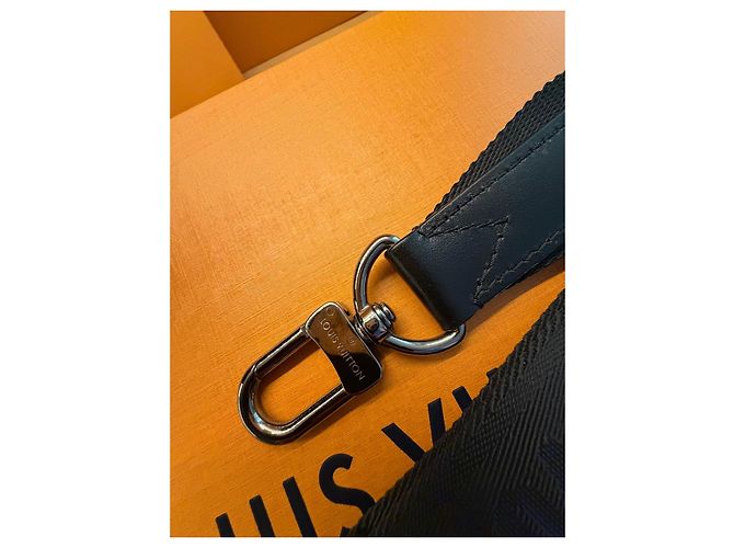 Louis Vuitton Keepall Bandoulière 25 Monogram Eclipse Reverse M46271 Nero Grigio - vista 13