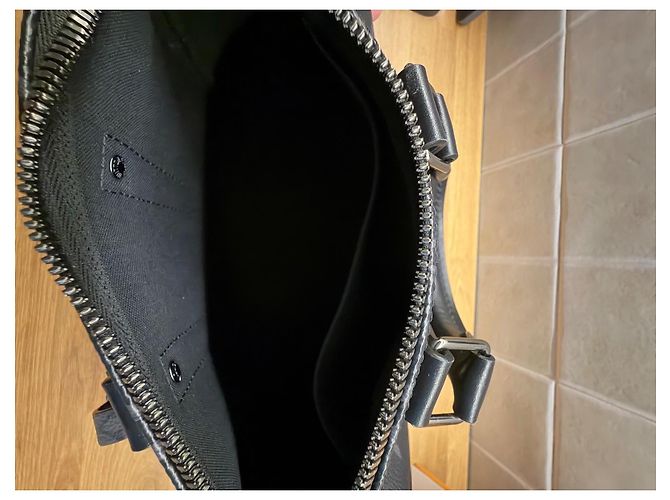 Louis Vuitton Keepall Bandoulière 25 Monogram Eclipse Reverse M46271 Nero Grigio - vista 14