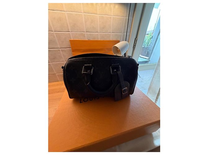 Louis Vuitton Keepall Bandoulière 25 Monogram Eclipse Reverse M46271 Nero Grigio - vista 8