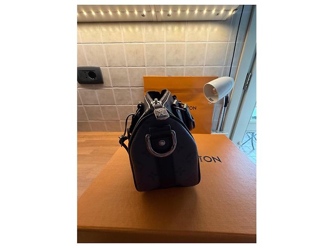 Louis Vuitton Keepall Bandoulière 25 Monogram Eclipse Reverse M46271 Nero Grigio - vista 9