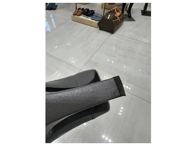 Botines Chanel de cuero gris Sz.37.5 de segunda mano - vista 10