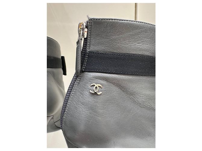 Botines Chanel de cuero gris Sz.37.5 de segunda mano - vista 5