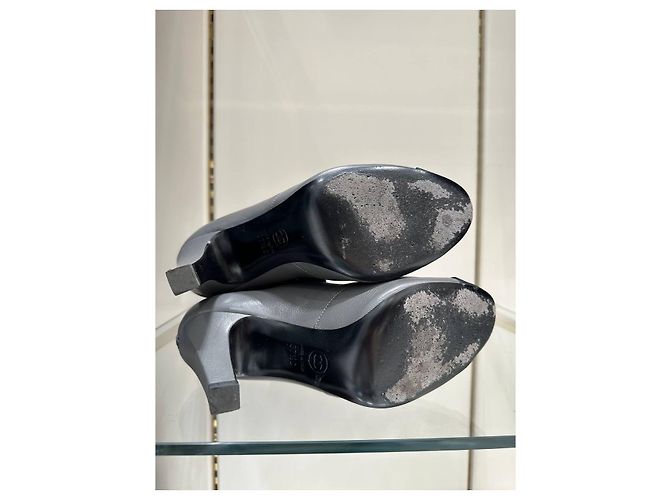 Botines Chanel de cuero gris Sz.37.5 de segunda mano - vista 6